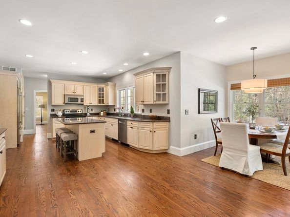 62 Walpole St, Dover MA 02030