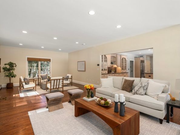 62 Walpole St, Dover MA 02030
