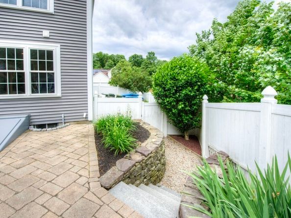 20 Woodridge Rd, Millbury MA 01527