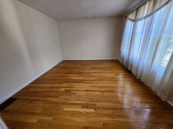 20 Woodridge Rd, Millbury MA 01527