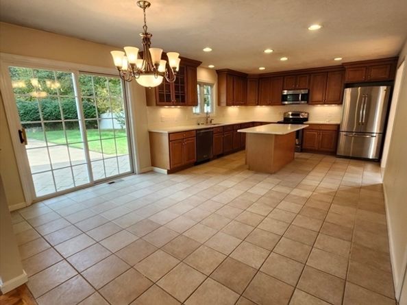 20 Woodridge Rd, Millbury MA 01527