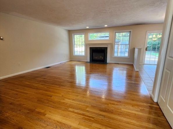 20 Woodridge Rd, Millbury MA 01527