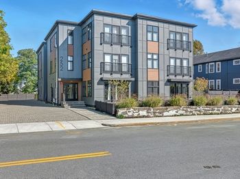 252 Main St