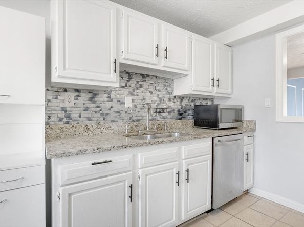 17 Fernwood Dr G, Leominster MA 01453