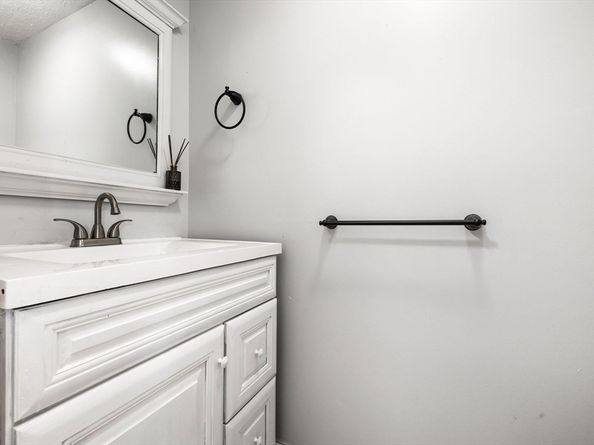 17 Fernwood Dr G, Leominster MA 01453