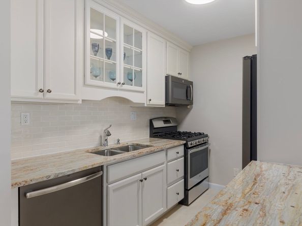 6 Whittier Pl 9H, Boston MA 02114