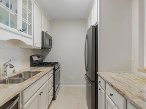 6 Whittier Pl 9H, Boston MA 02114