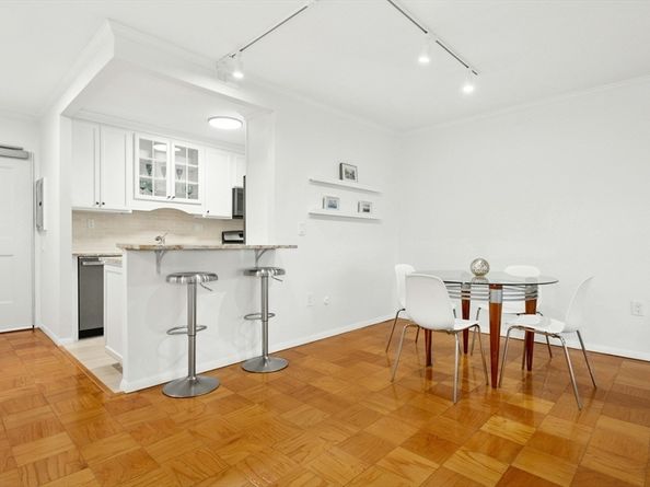 6 Whittier Pl 9H, Boston MA 02114