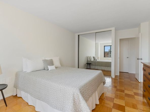 6 Whittier Pl 9H, Boston MA 02114