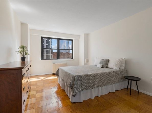 6 Whittier Pl 9H, Boston MA 02114