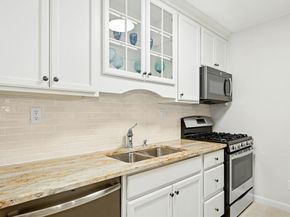 6 Whittier Pl 9H, Boston MA 02114