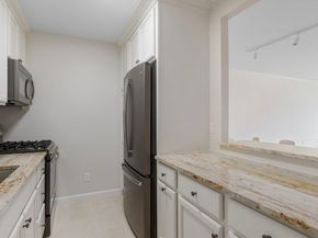 6 Whittier Pl 9H, Boston MA 02114