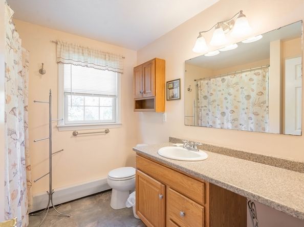 77 Ward St, North Brookfield MA 01535