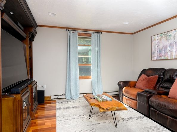 16 Jackie Dr, Millbury MA 01527