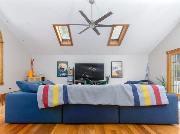 16 Jackie Dr, Millbury MA 01527