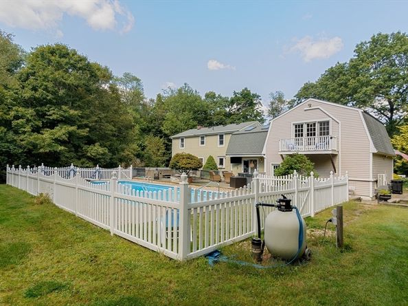 16 Jackie Dr, Millbury MA 01527