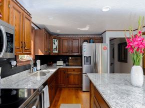 16 Jackie Dr, Millbury MA 01527
