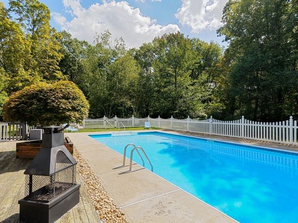 16 Jackie Dr, Millbury MA 01527