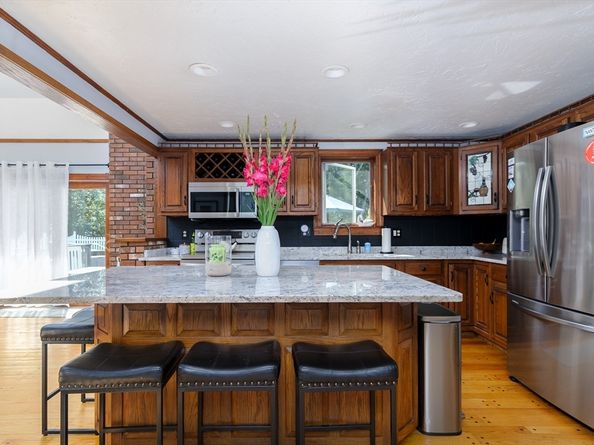 16 Jackie Dr, Millbury MA 01527