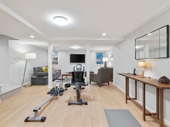 80 Pine Ridge Rd, Newton MA 02468