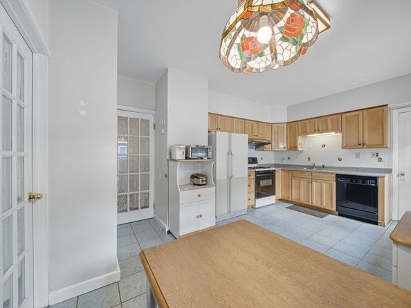 28 Verndale St, Brookline MA 02446