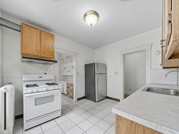 28 Verndale St, Brookline MA 02446