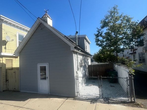 248 Essex St, Lynn MA 01902