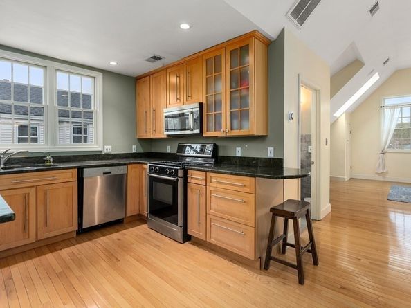 80 Roslindale Ave 3, Boston MA 02131