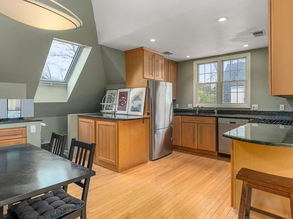 80 Roslindale Ave 3, Boston MA 02131