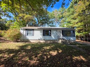 71 Wendell St, Athol MA 01331