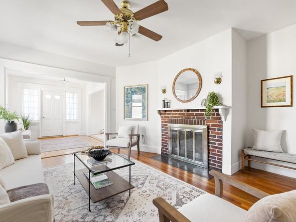 206-208 Cabot, Newton MA 02460
