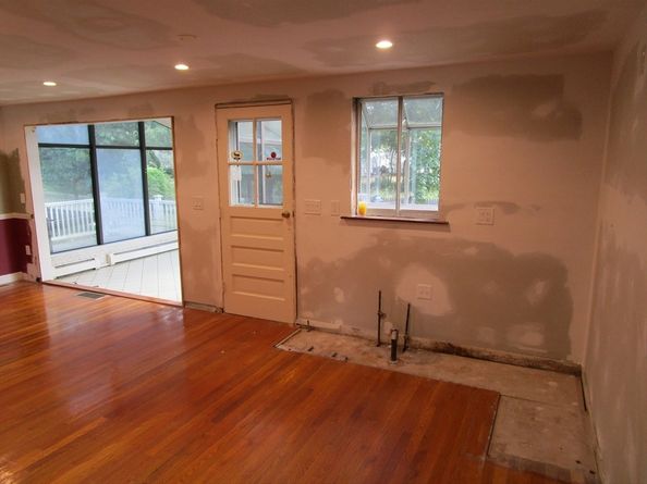 16 Munroe Ave, Reading MA 01867