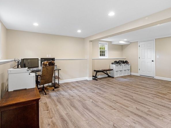 72 Scotland St, Hingham MA 02043