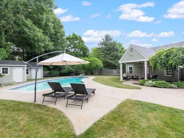 72 Scotland St, Hingham MA 02043