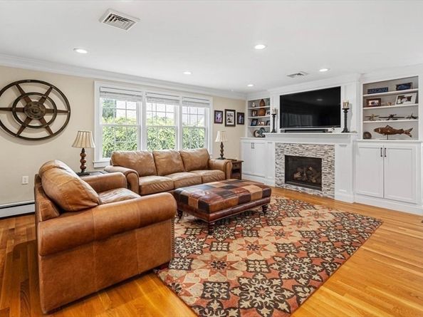 72 Scotland St, Hingham MA 02043