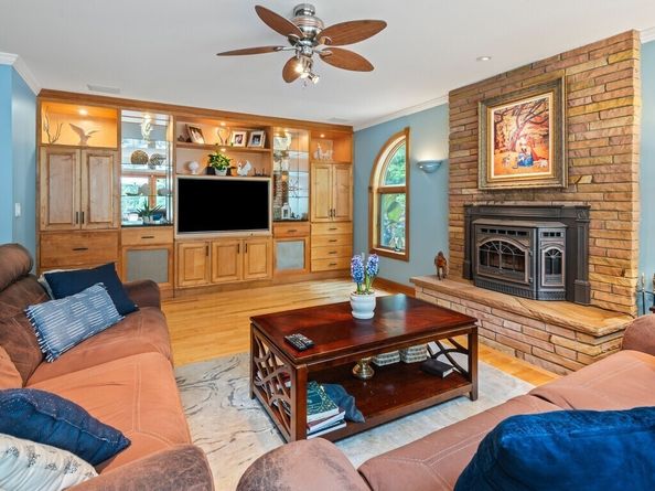 9 Santom St, Auburn MA 01501
