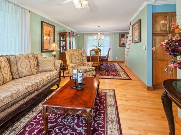 9 Santom St, Auburn MA 01501