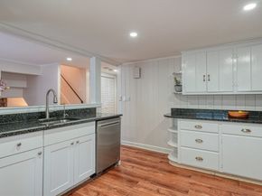 9 Stonecleve Rd, Wellesley MA 02482