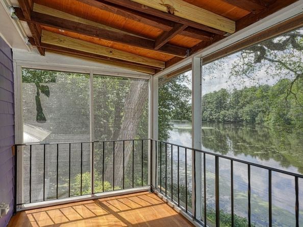 9 Stonecleve Rd, Wellesley MA 02482
