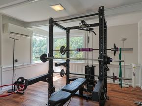 9 Stonecleve Rd, Wellesley MA 02482