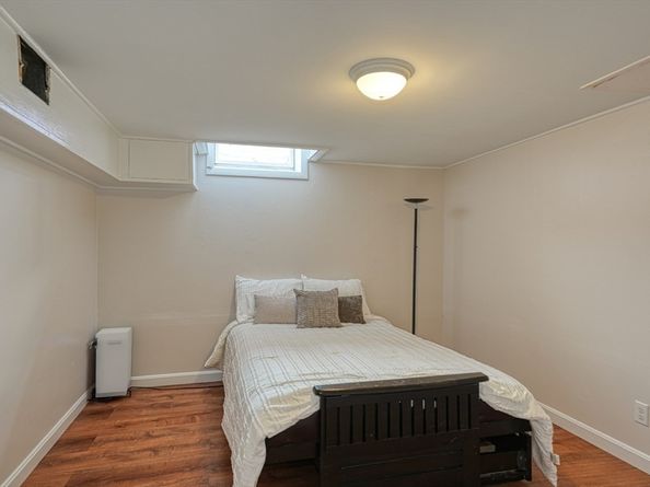 9 Stonecleve Rd, Wellesley MA 02482