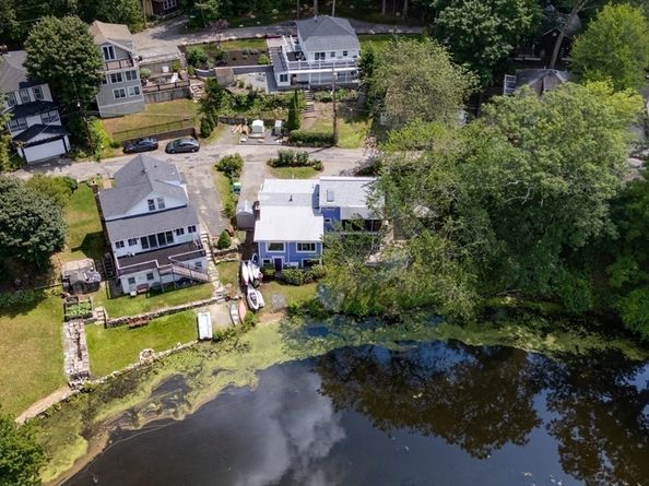 9 Stonecleve Rd, Wellesley MA 02482
