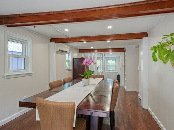 9 Stonecleve Rd, Wellesley MA 02482