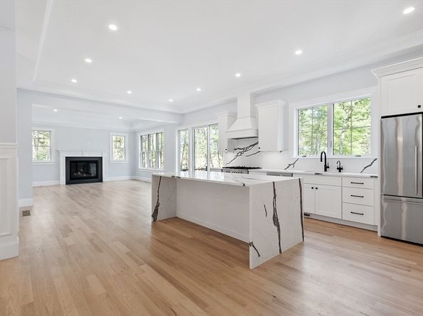786 Main St, Hudson MA 01749