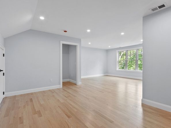 786 Main St, Hudson MA 01749