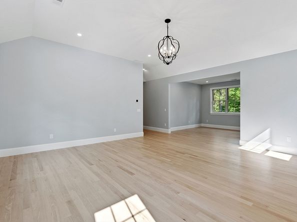 786 Main St, Hudson MA 01749
