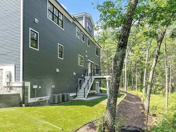 786 Main St, Hudson MA 01749