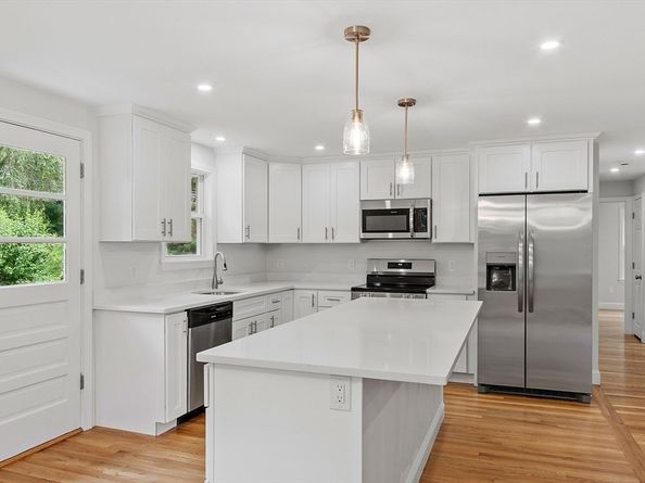 329 Gorwin Dr, Holliston MA 01746