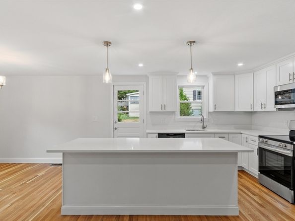 329 Gorwin Dr, Holliston MA 01746