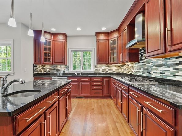 118 Colonial Ridge Dr, Boxborough MA 01719